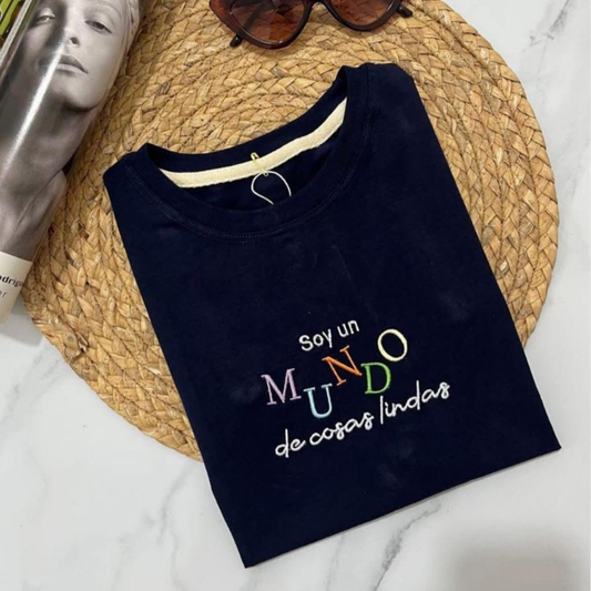 Soy un mundo de cosas lindas T-Shirt